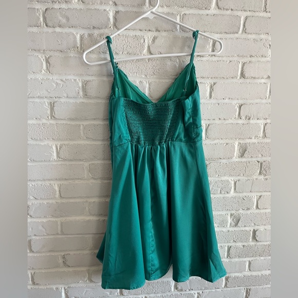 Honey Green Satin Dress, Size Medium. - Picture 7 of 9
